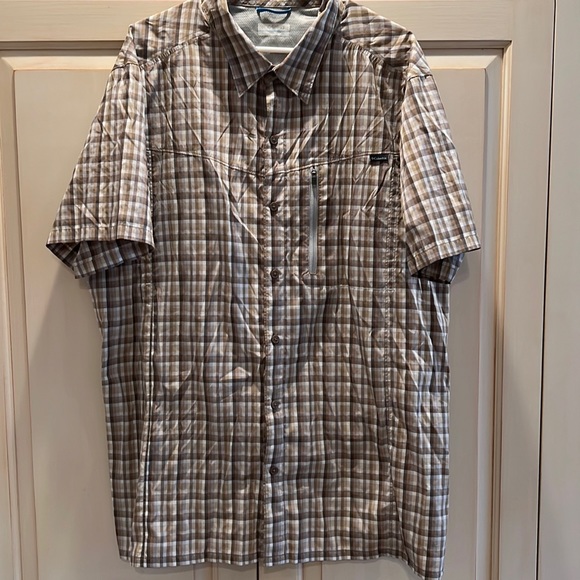 Columbia short sleeve shirt with sun protection in back vents - Picture 1 of 14
